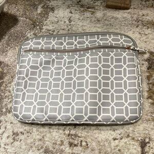 Studio C Gray and White Geometric Accent laptop case